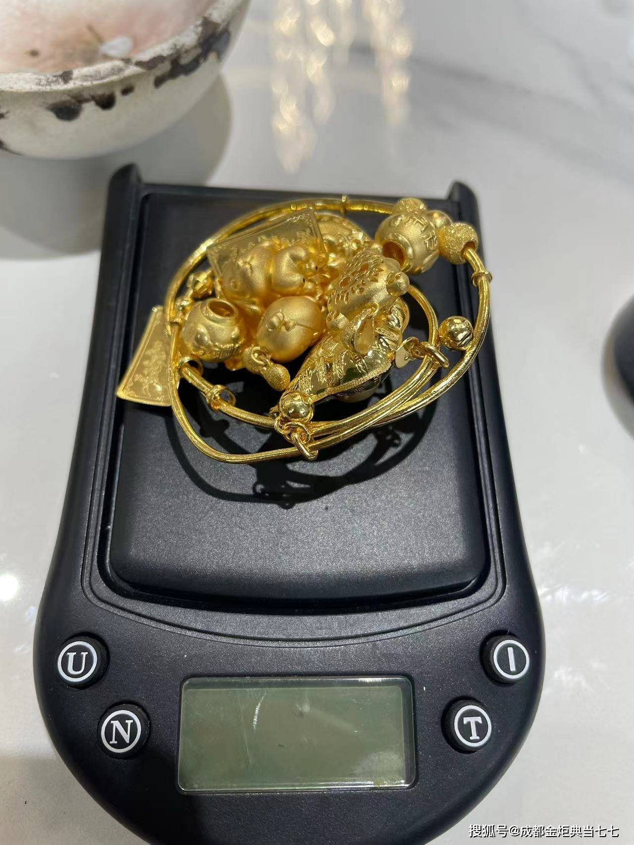 详细阅读:海宁最新24小时上门回收金价方法分析(最方便真实的海宁24小时上门回收黄金方法) 海宁最新24小时上门回收金价方法分析(最方便真实的海宁24小时上门回收黄金方法)